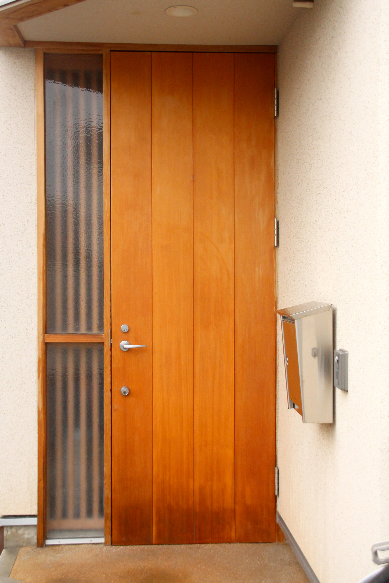 姫路市で玄関ドアの塗装after・藤原ペイント
