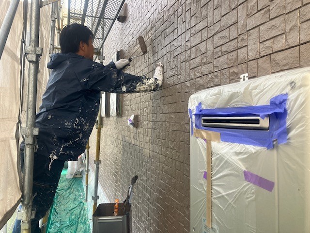 姫路市安室で外壁塗装の上塗りbefore・藤原ペイント