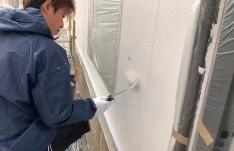 姫路市安室で外壁塗装の中塗り・藤原ペイント