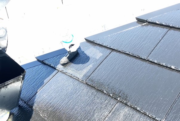 姫路市辻井で外壁塗装の屋根塗装上塗りBefore・藤原ペイント