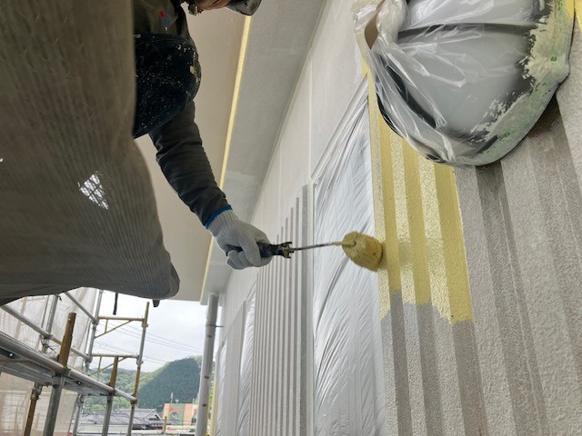 姫路市相野で外壁塗装の中塗り1・藤原ペイント