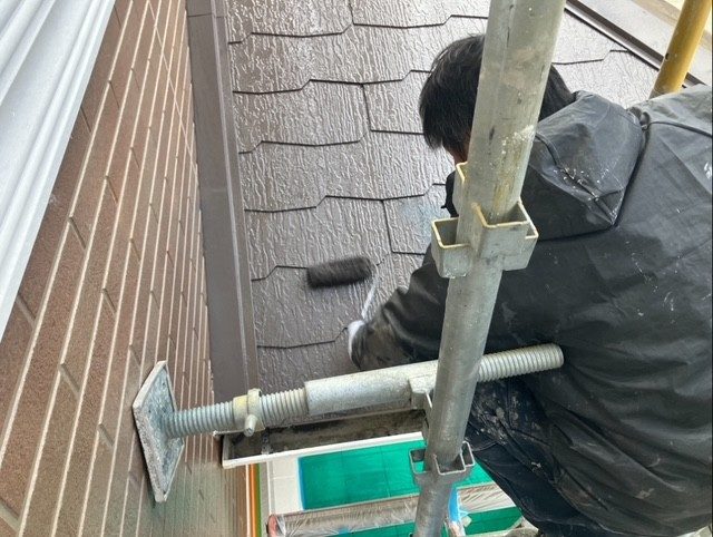 姫路市広畑区小松町で下屋根塗装の中塗り・藤原ペイント