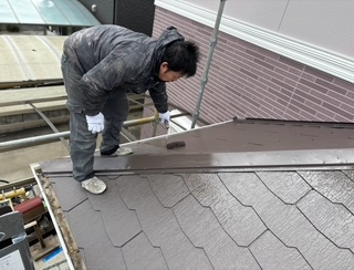姫路市広畑区小松町で外壁塗装で下屋根の上塗り・藤原ペイント