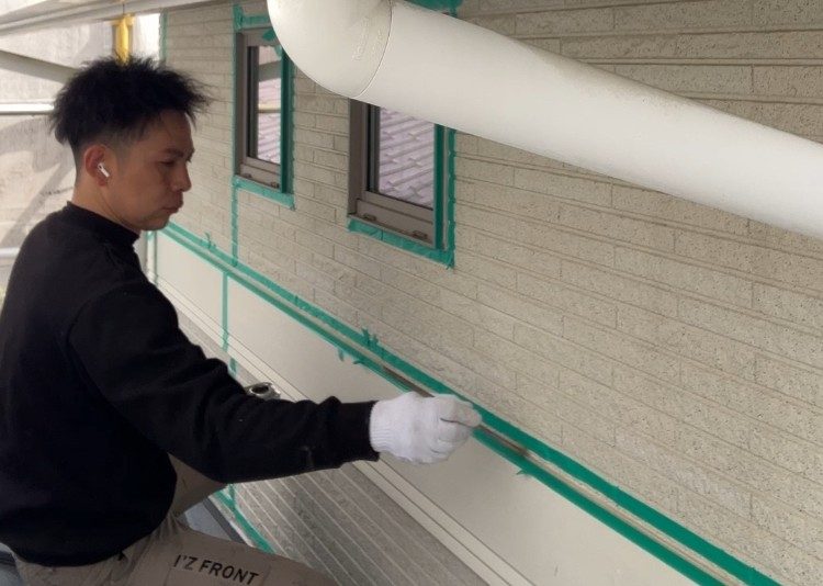 姫路市周辺のたつの市日山で外壁塗装のコーキングプライマー塗布・藤原ペイント