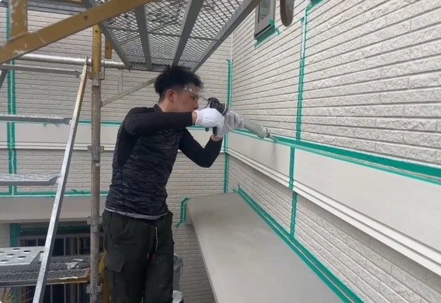 姫路市周辺のたつの市日山で外壁塗装のコーキング打設・藤原ペイント