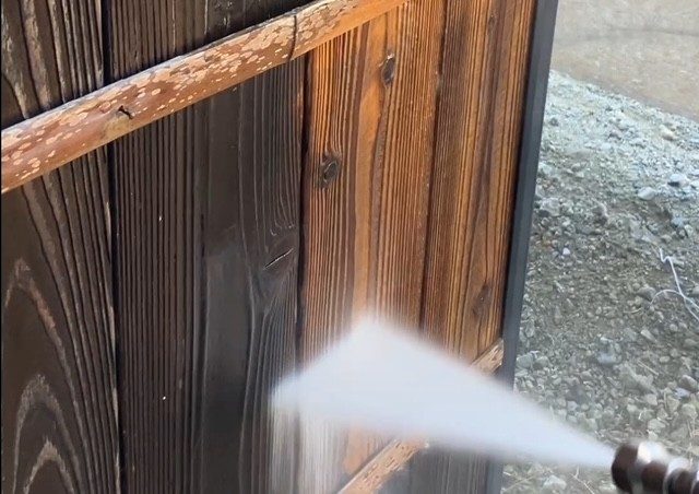 姫路市周辺のたつの市日山で焼板塗装の高圧洗浄・藤原ペイント